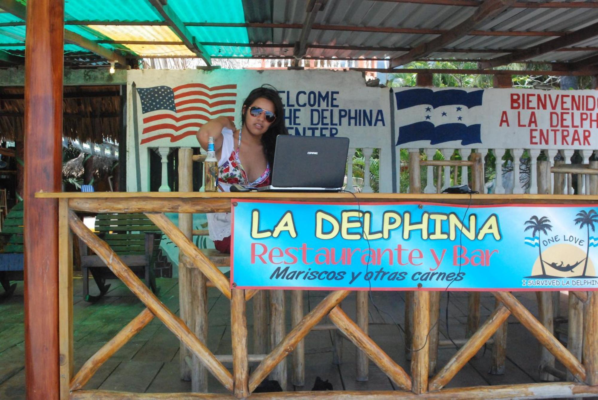 La Delphina Bed And Breakfast Bar And Grill Ла-Сейба Екстер'єр фото