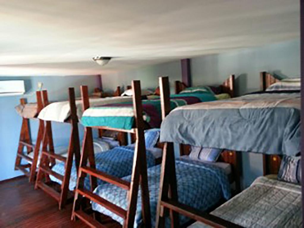 La Delphina Bed And Breakfast Bar And Grill Ла-Сейба Екстер'єр фото